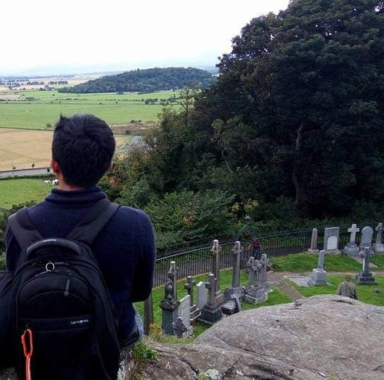 Jadi mikir waktu itu siapa yang motoin ya