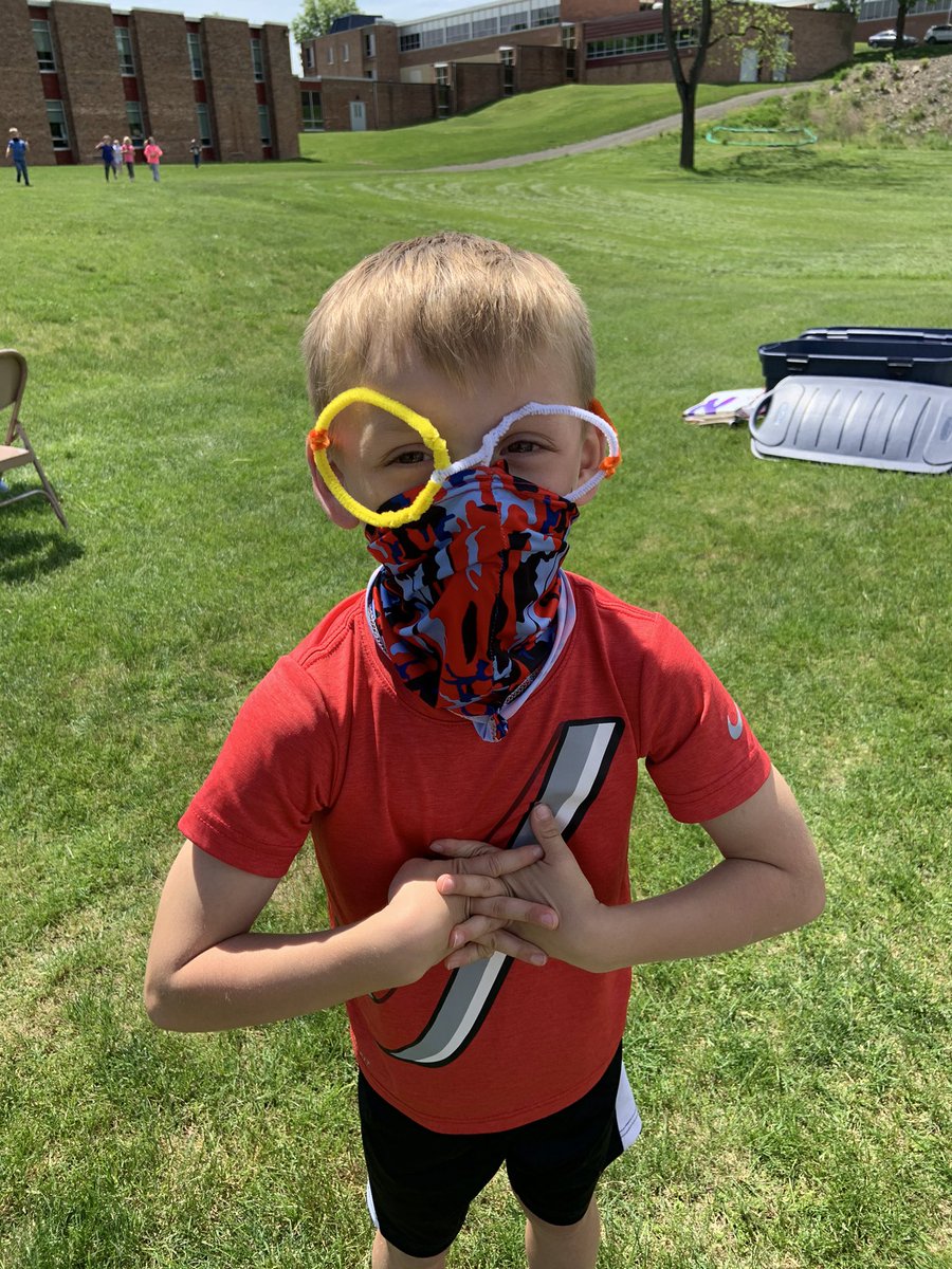 Today was a great day for Outdoor Classroom.  Ss made magic sunglasses and went searching for shapes, used dandelions to solve subtraction problems and built words with our wooden letter cookies. #learningoutdoors #mountrockengaged #bssdproud