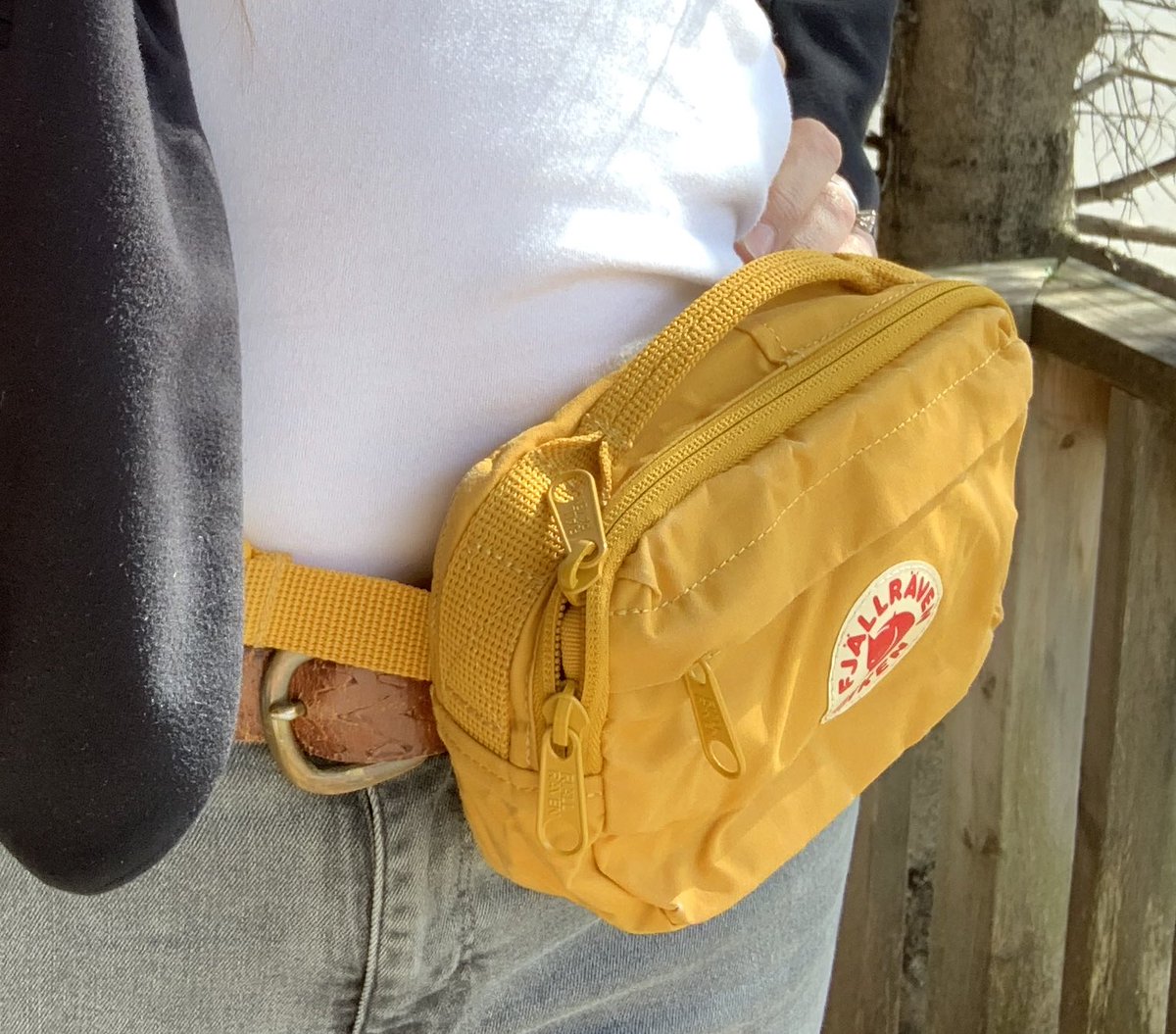 jessienam's tweet image. In the final #NORDP2021 #lobbychat, I confessed that I was waiting for my yellow, fjällräven fannypack to come. It was delivered! Proof that some one 40+ can (try) to rock a fannypack. #LookMaNoHands