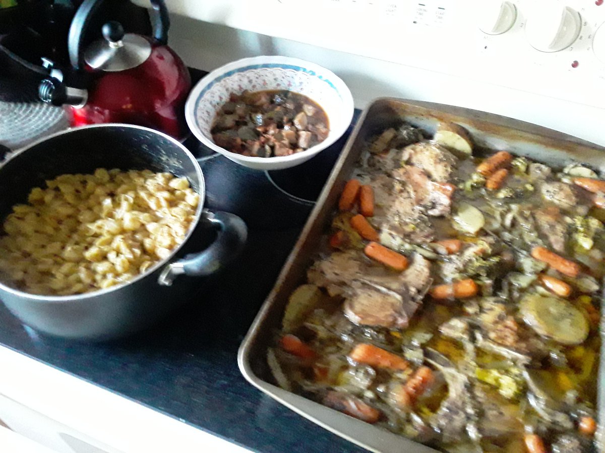 Have to work this Wknd, so why not surprise my Wife w/ an early Mothers Day Dinner 
Baked Chops w/ Stewed Zucchini, Mac n Cheese n Cornbread.
Happy Mothers Day!