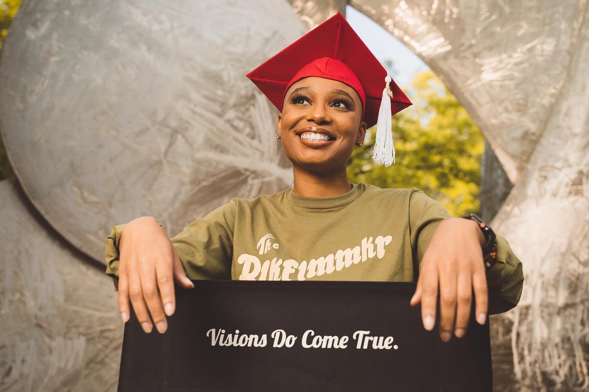 Congrats, #WSSUGrad! 🐏 🎓 🎉 #WSSU21
📷 by <a href="/tdrizzy_/">TLC.</a>: I came, I created, now I’m graduating.👩🏽‍🎓❤️
#VisionsDoComeTrue #BigAlumna #HBCUGrad