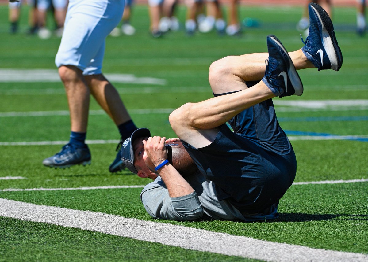 lorenziniphotog's tweet photo. Head Coach Basil scores during the 7-on-7 Coaches vs Seniors game to close out spring practice! https://t.co/bgImFKZNQf
