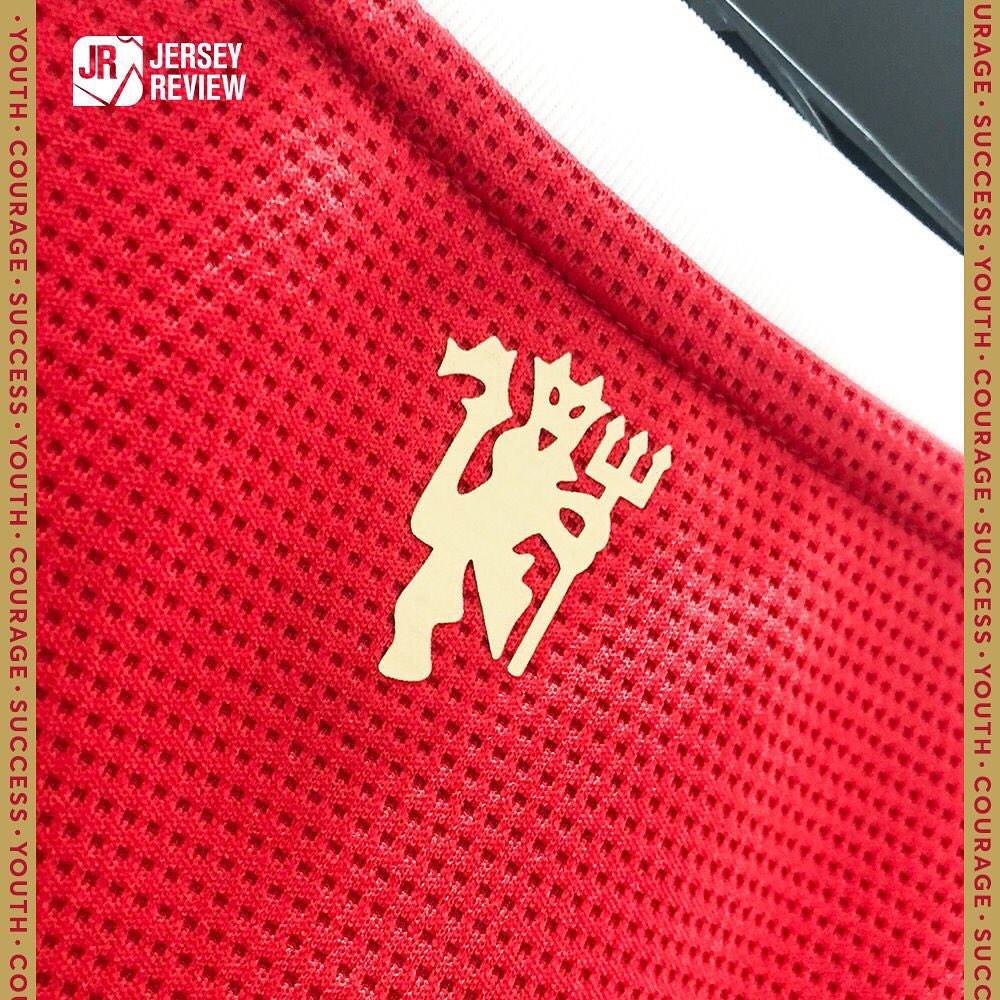 ActuFoot_'s tweet photo. Le maillot domicile de Manchester United pour la saison 2021/22.

📸 IG/ jerseyreview https://t.co/pvatkgiS7J