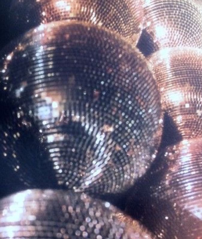 my interpretation of why mirrorball by taylor swift is one of her saddest songs (a thread)