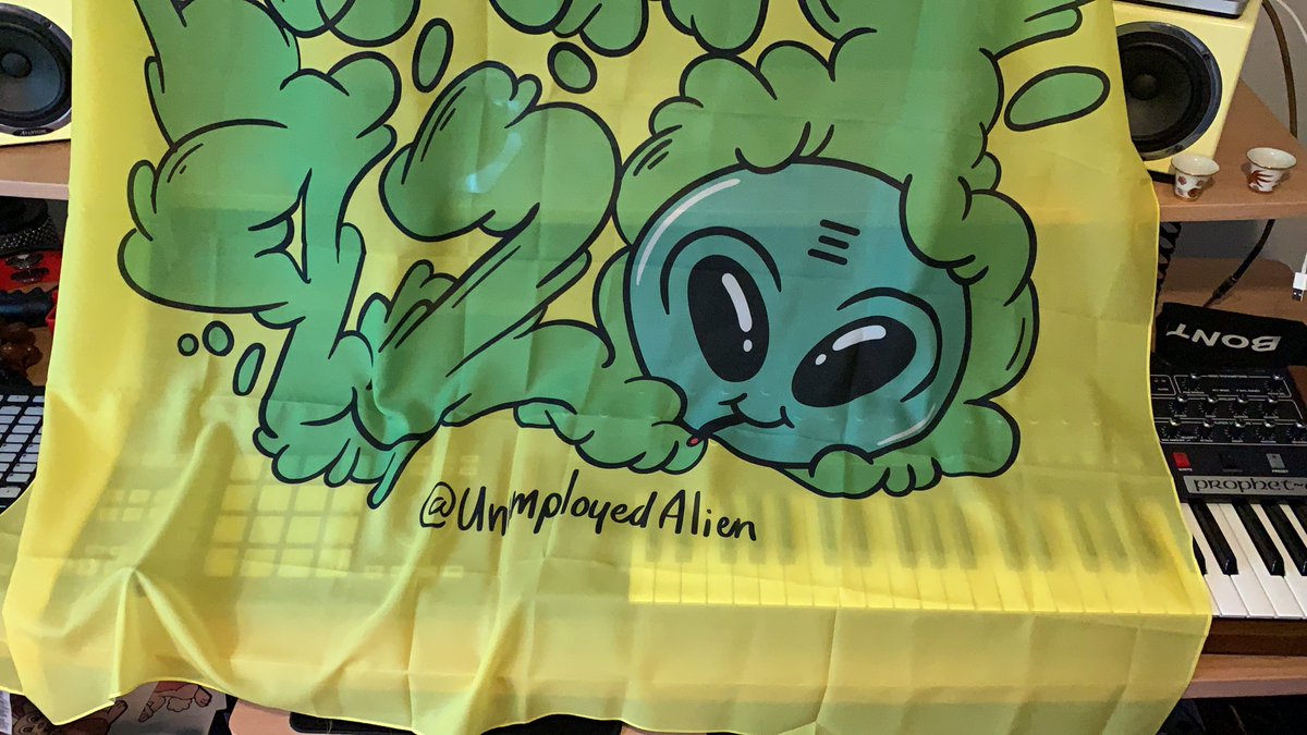 mikelaxne's tweet photo. 👽🛸@UnemployedAlien just blessed the studio! Softest scarf in the whole gat damn universe🛸 👽 https://t.co/ROKDkhZicf