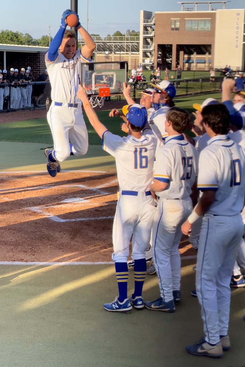 2021 INF Ryan Toll (Newberry signee) of <a href="/BaseballLex/">LexWildcatBaseball</a> goes big fly for the second time tonight. The Wildcats lead 5-2 in the bottom of the second. #DPCoverage