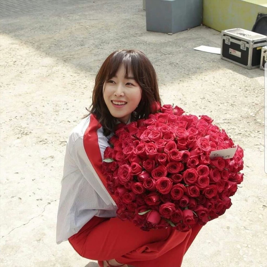 bibams's tweet photo. You are like a rose that comes alive every spring #SeoHyunJin #YouAreMySpring 🌷🌷🌷@jini26991 https://t.co/WDggw9eEbg