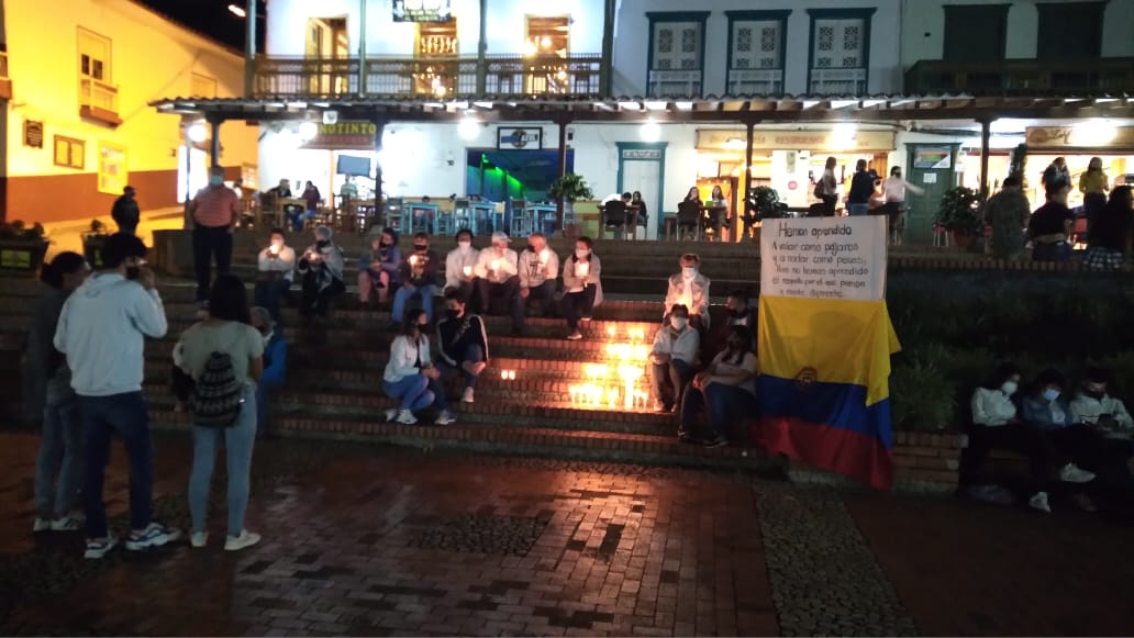 Linavelasqueze's tweet photo. Velatón en Jericó por el respeto a la vida de los líderes sociales, el respeto por la libertad de expresión y de pensamiento. @ANLA_Col @RodSuarezCa https://t.co/9R80tBwq1Z