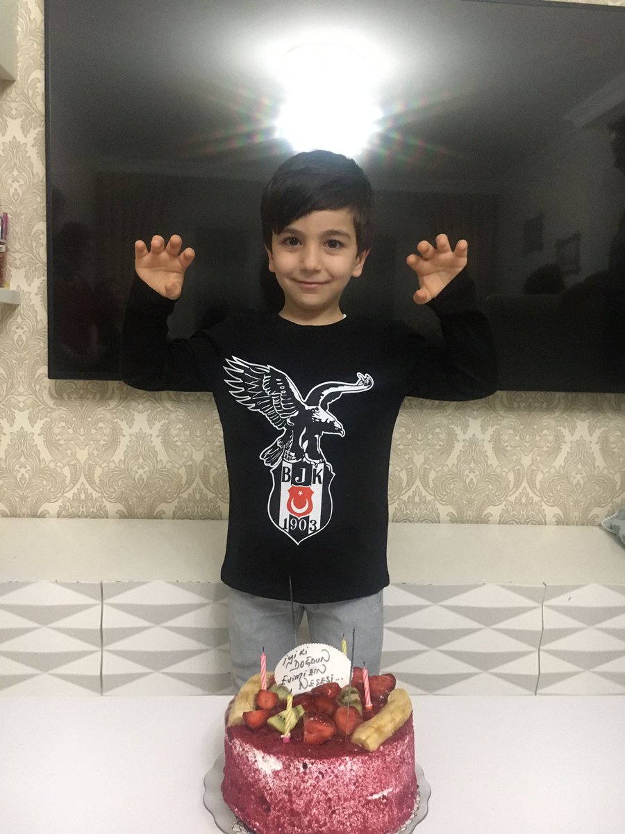 gizemmakd's tweet photo. Çok aşk annecim 😍 #Besiktas #ArmandaSaklı @Besiktas https://t.co/umnB664hf0