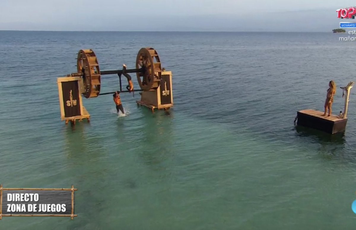 GranTeleviseros's tweet image. Todo el mundo a difundir esta imagen para demostrar el tongazo que han hecho en @Supervivientes. Mientras Olga tocaba el agua, Melyssa seguía manteniéndose. Al ver que Olga cayó, ella se soltó, y le dieron el premio a Olga. 

TONGO, TONGO Y TONGO. #SVGala5