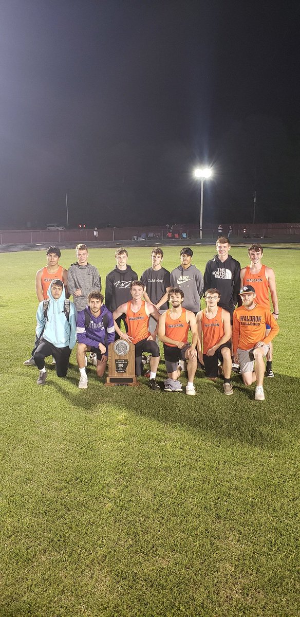Chance_Tanner's tweet photo. 2021 3A outdoor state runner-up! I'd take this team to compete against anyone in the state. @armilesplit @NaturalStateTF @WaldronHigh_AR https://t.co/LC9VbiOeKy