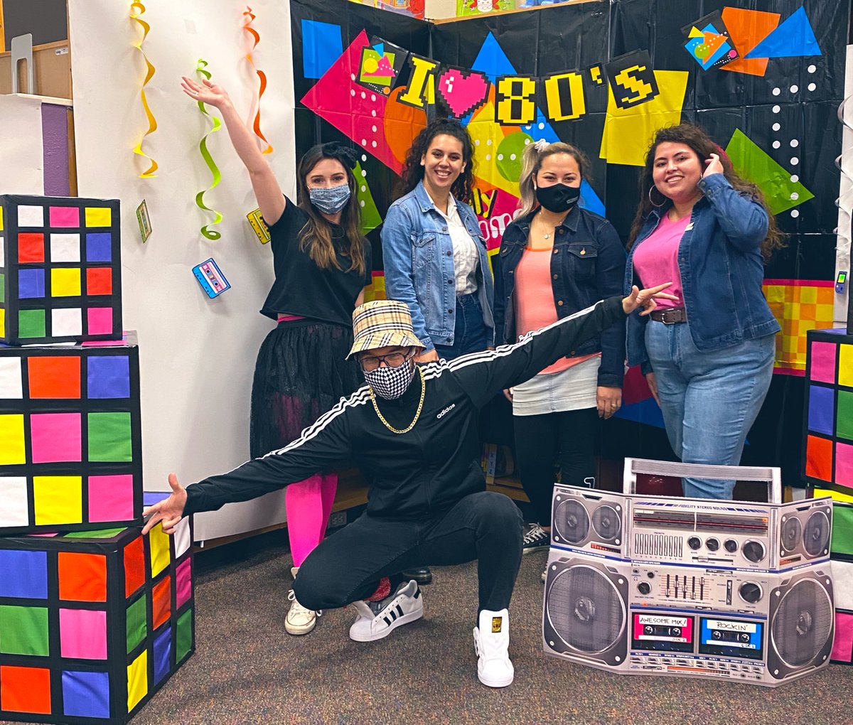 The third grade team loves the 80s! #TheCowartAdvantage <a href="/CowartDISD/">Cowart Elementary</a> <a href="/GalloAndrea20/">Andrea Gallo</a> <a href="/conejosanjuan/">Mrs.Sanjuan</a> @jgibbs1472 @Mr_Arlo_Pez