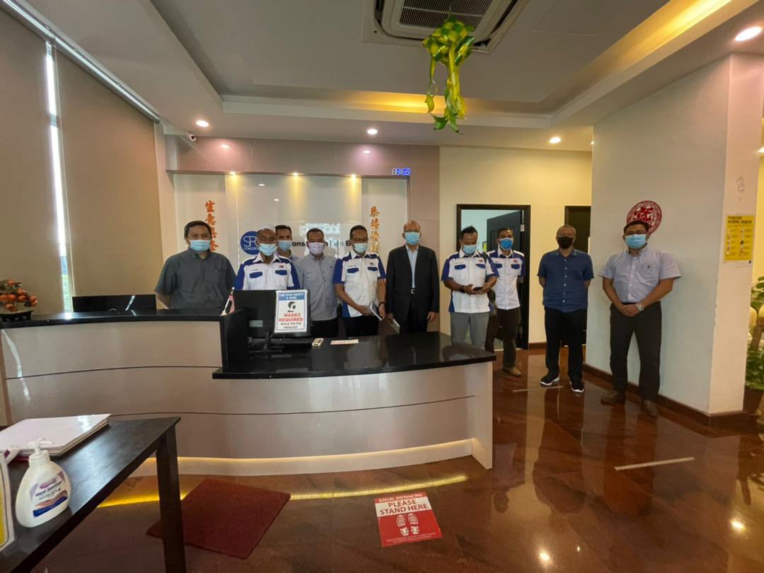 pulau_m's tweet photo. Pertemuan kali kedua bersama SRS consortium dalam usaha untuk kolebrasi bersama utk membantu kontraktor G1 Pulau Pinang.Semoga dapat direalisasikan kerja kerja UNDI dan sub kerja kepada kontraktor G1 @chowkonyeow @ZakiyuddinMY @JKRPulauPinang @PetraJayaMP @MOFmalaysia @zairilkj https://t.co/Mj8e0p5Dpo