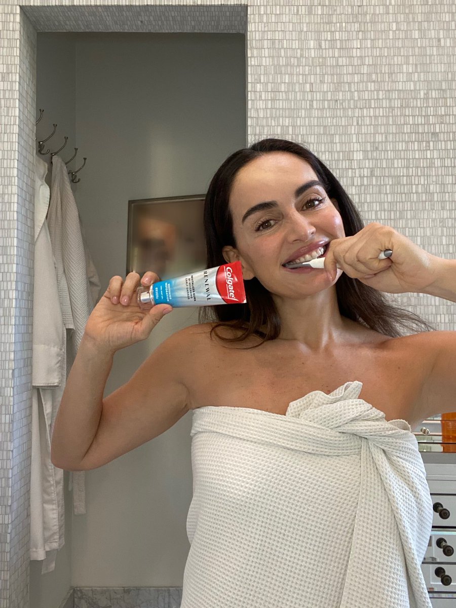 ADELAREGUERA's tweet image. #ColgatePartner Encantada de darle prioridad a la salud de mis encías con la nueva pasta de dientes @Colgate Gum Renewal! ¿Por qué? Porque las encías son la base para una sonrisa saludable. ¡Necesito que esta #SonrisaColgate dure #enciassaludables