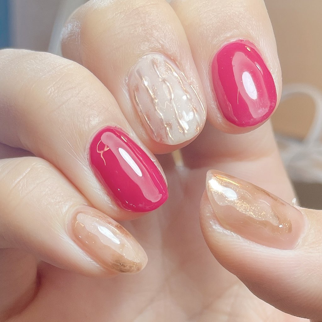 はなこ 華子のネイル時々コスメdiary ネイルの写真の撮り方が難しい と思ってたけれど 照明を変えたら勝手につるんとした輝きのネイルになった ニトリのスタンドライト様様です ネイル セルフネイル ネイル自撮り Selfnail Gelnail Nails