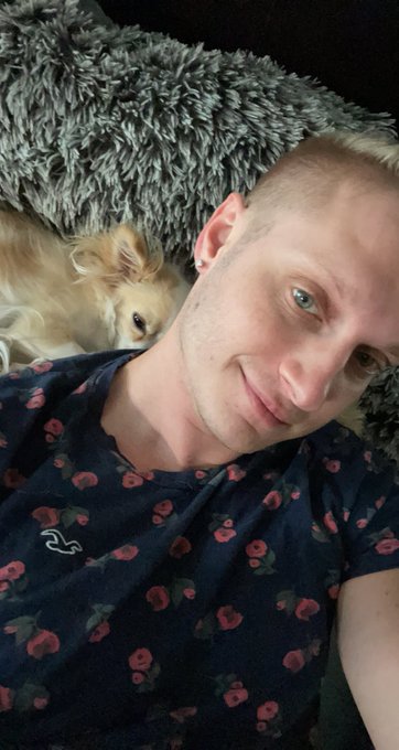 Jenny is best at cuddles 🥰 https://t.co/xTBtyEIugZ<a href="/tag/pupmax"class="tags"><span>#pupmax</span></a>