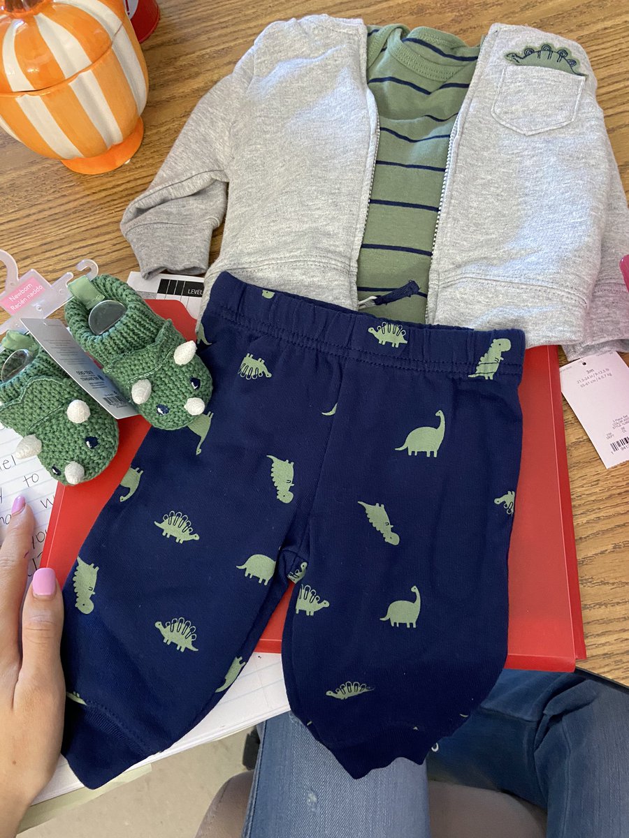 Miranda_Mattern's tweet photo. Can I just say that I have received some of the most thoughtful gifts and notes from students this year? I am so lucky. 😊🥰💕 https://t.co/aj4B0ZKFMF