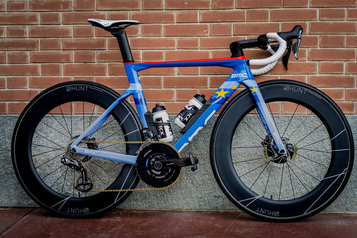 Pinarello_Q36_5's tweet photo. A brand new @Ride_BMC for our 🇪🇺 &amp; 🇮🇹 champion, @Giacomonizzolo to take on the @giroditalia! 🤩

What do you think? 💎 #Ride_BMC https://t.co/W5WFCoxQeb