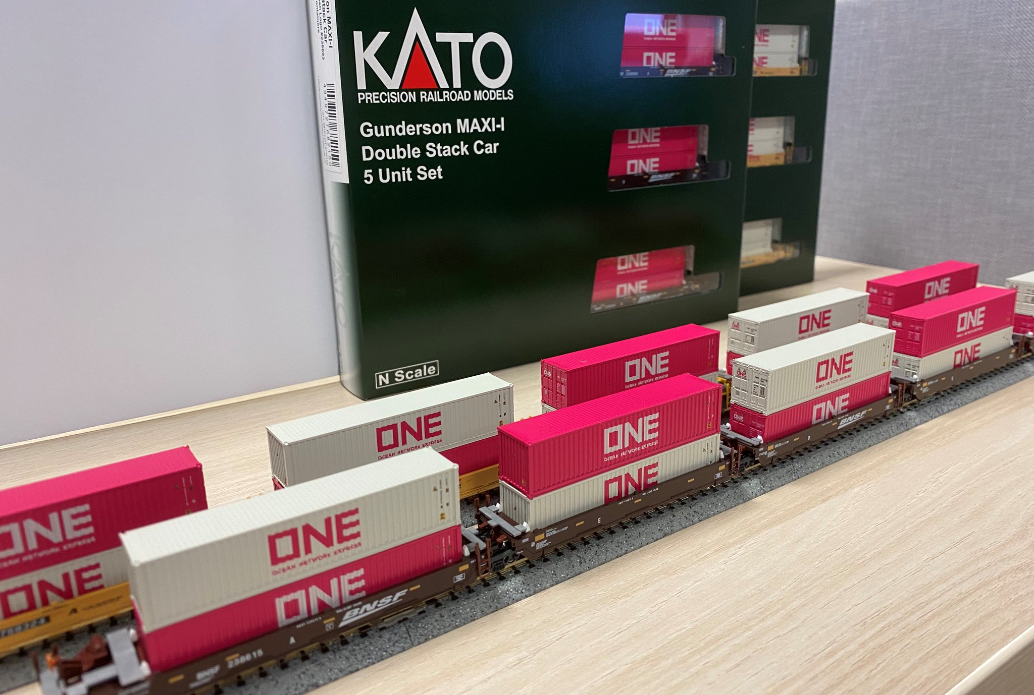 KATO 新快速、コンテナ積載、湘南電 10-1722-1-280x192.jpg