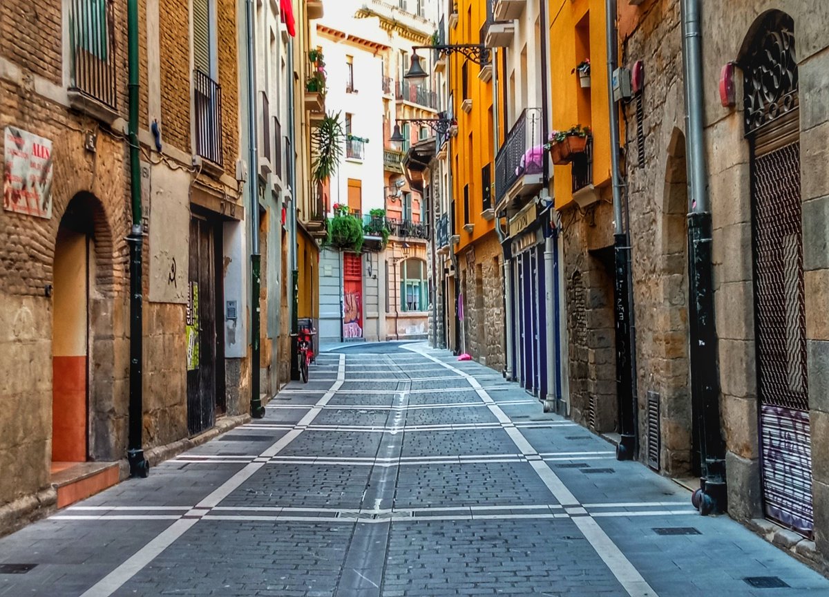 Pronto, por la mañana, vueltica por Campana 
Iruña-Pamplona.