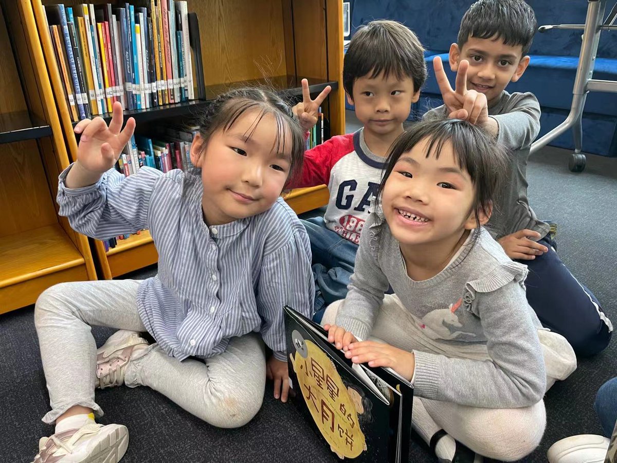  @pacylin have your ears been burning? We've been talking up your incredible A Big Mooncake for Little Star which has touched our students greatly. They love seeing their faces reflected in a such a beautiful book.  #PandaBookAwards