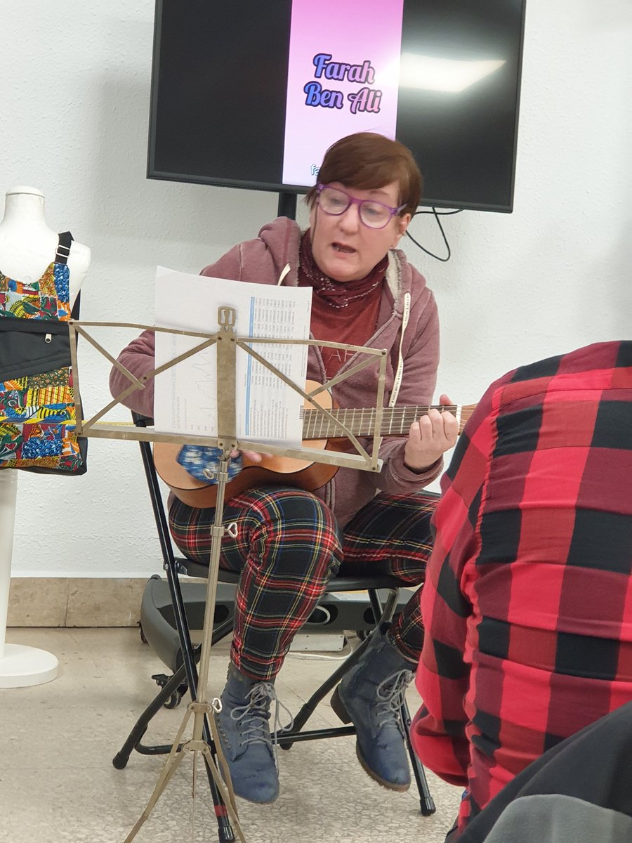 mirenepalacios's tweet image. ¡Magnífico!! La tarde noche de ayer resultó maravillosa. Poesia, mucha poesía, lo pasamos fenomenal declamando. #recital #declamando #Bilbao #VasoPoetico #poetry  #AluzetaZentroa #poesia #Gracias #poetrycommunity #writer #writerscommunity #MirenEPalacios mirenepalacios.net