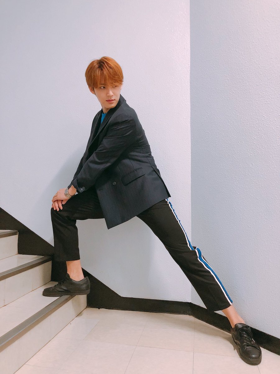 a thread of mingyu's long legs