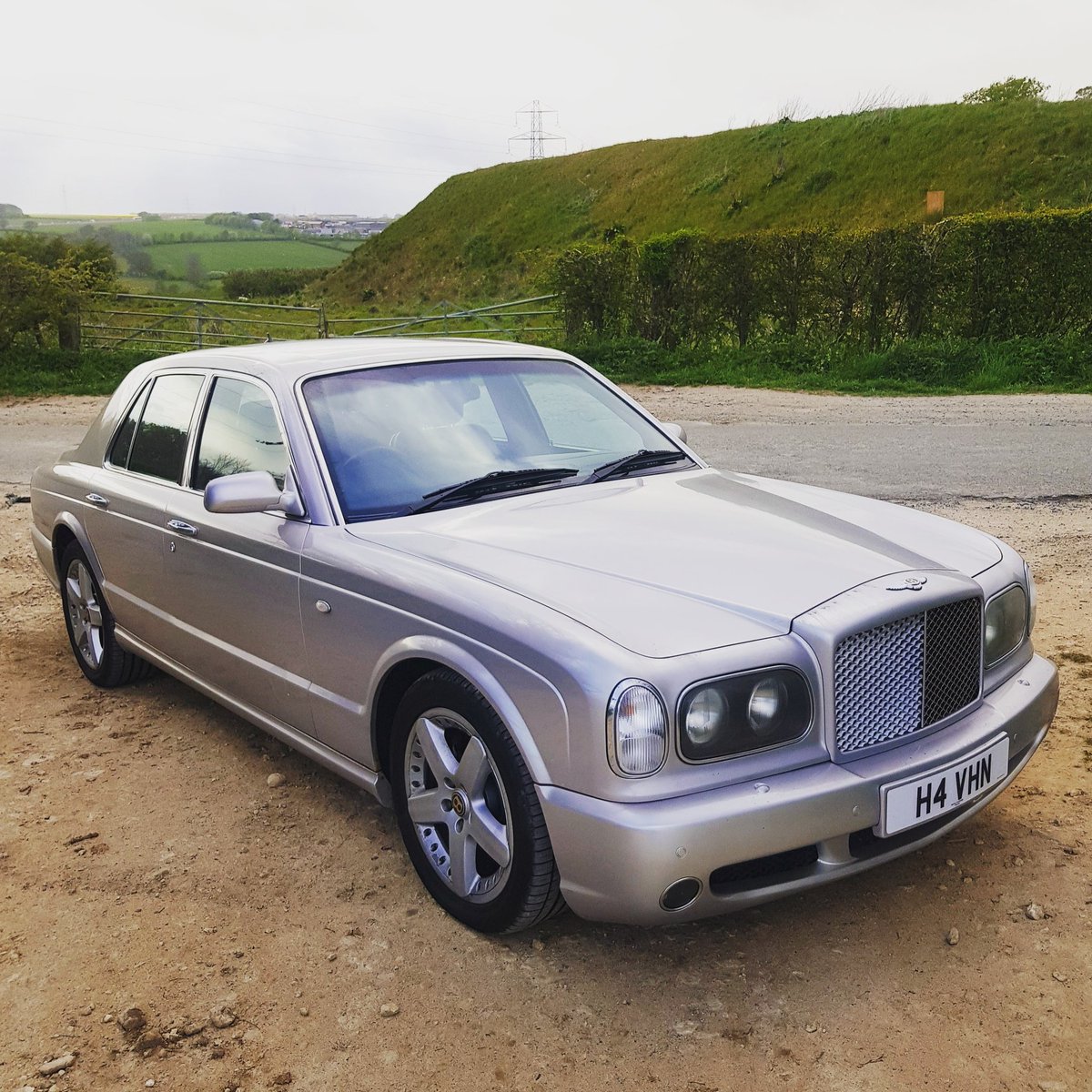 DanFurr's tweet photo. Seven hours behind the wheel of my awesome Arnage T and I stepped out feeling fresh as a daisy. What a car. π
#H4VHN #Bentley #ArnageT #BentleyArnageT #BentleyArnage #V8 #twinturbo #crewe #CreweCars #furrsfleet #introcar #rrec #bentleydrivers #luxobarge #mulliner #modernclassic https://t.co/YKqnKdYiOB