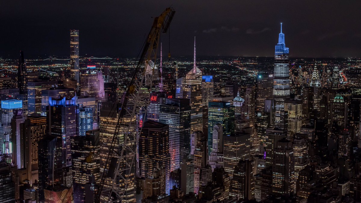 Midtown #Manhattan from the @EdgeNYC ... (love the crane) 

#theedge #edge  #edgenyc #theedgenyc #ThePhotoHour #empirestatebuilding #chryslerbuilding #thenewyorker #NewYorkCity #nyc #newyork