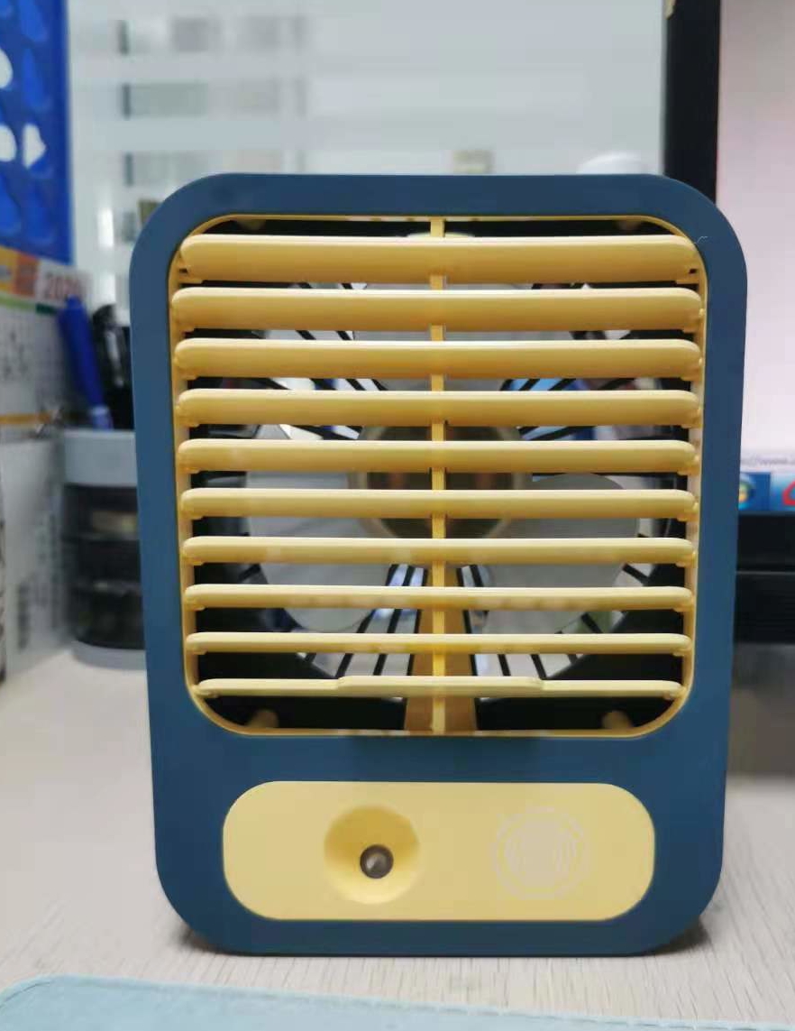 elinagwj's tweet photo. Spray Table Fan， a great companion at work...

#HumidifierFan #HandFreePortableUSBFan #MiniUSBMistingFan #SprayTableFan https://t.co/Qr9vd5yJ4b