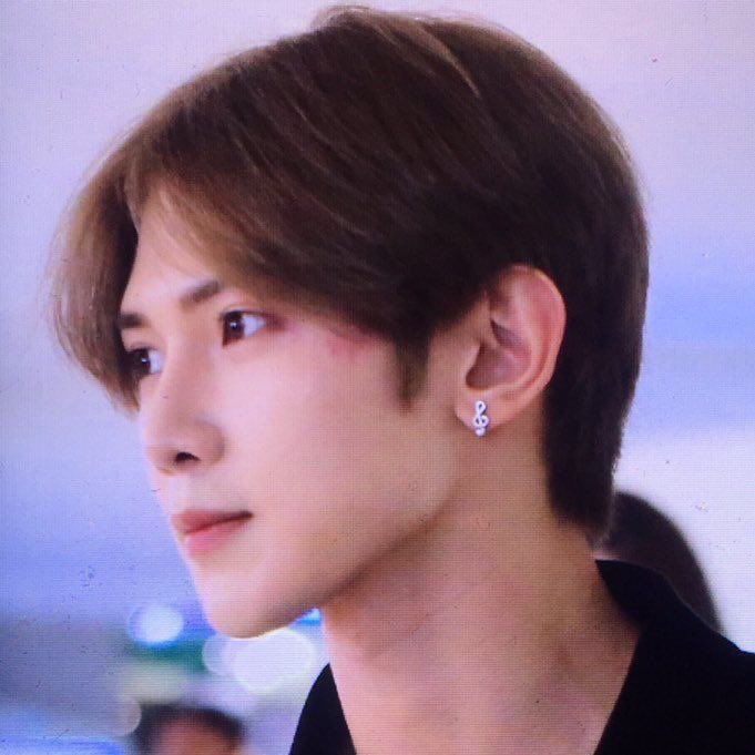 every possible photo i can find of yeosang’s birthmark: a thread