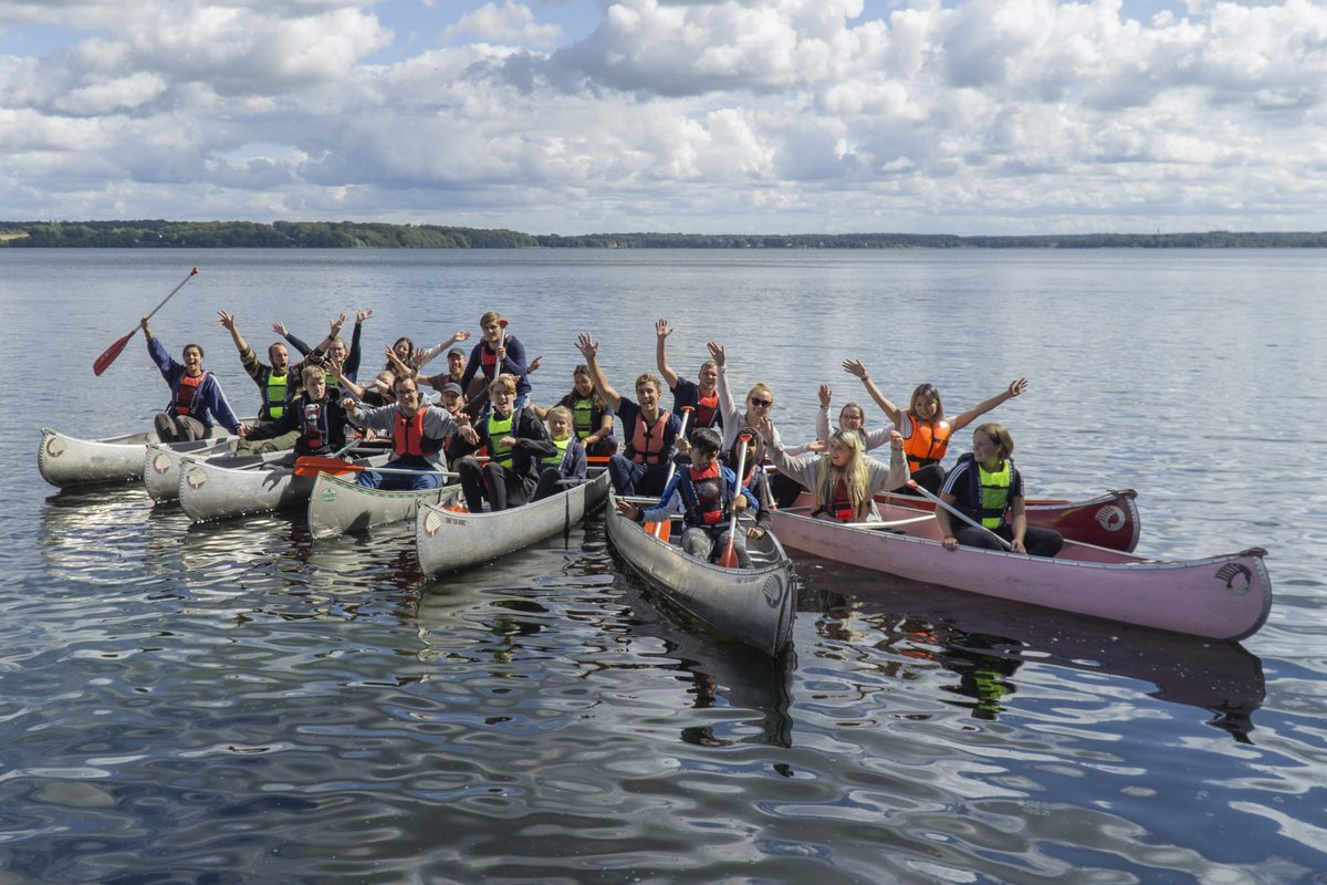 Børn har brug for gode oplevelser, venskaber og følelsen af at være en del af et fællesskab. Det får de bl.a. på Blå Kors Danmarks ferielejre. Igen i år oplever vi stor interesse for lejrene - flere kan allerede melde om fuld booking #dksocial 
information.dk/telegram/2021/…