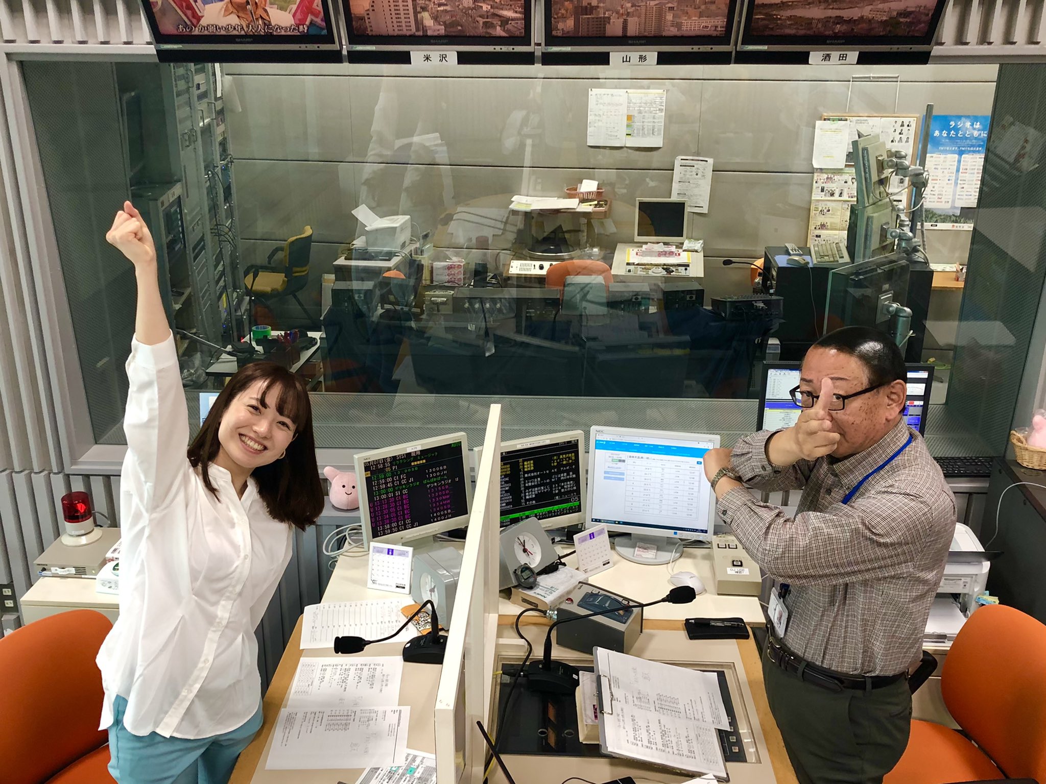 Ybcラジオ 金曜ラジぱん始まりました さ ぁ恒例の 安藤さん か な 今の気分をポーズでどうぞ 金らじディレクター Ybcラジオ 金曜ラジぱん始まりました さ ぁ恒例の 安藤さん か な 今の気分をポーズでどうぞ 金らじディレクター