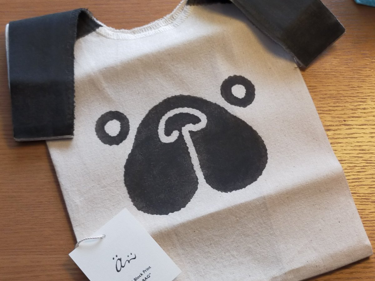 かわいいかわいい！！粒あん図案室さんのパグちゃんエコバッグ！デザイン秀逸ー✨

minne.com/@tsubuan-zuan/…