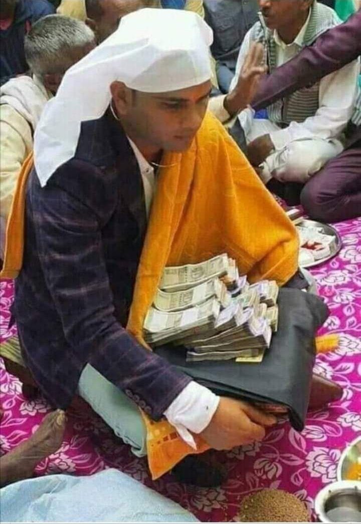 _AgainstDowry's tweet image. औरत बिके तो वैश्या और मर्द बिके तो दूल्हा !

#StandAgainstDowry