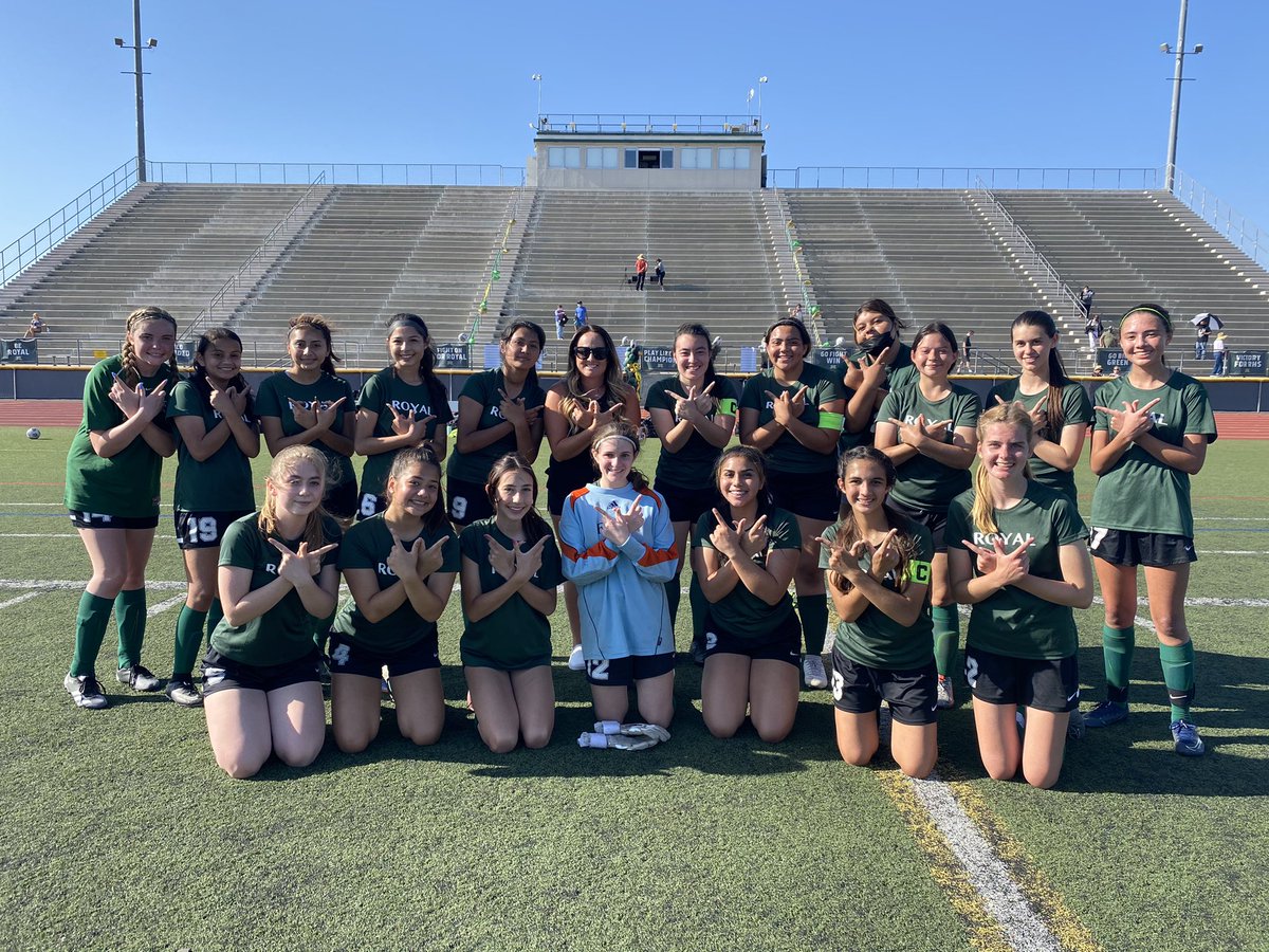 theRHSGS's tweet image. 🧹🧹🧹ROYAL VALLEY 🧹🧹🧹
👑 F/S: 1-0, goal scored by Grayce Demel
👑 JV: 3-0, goals scored by Kika Mata (2) and Cydnee Butler
👑 Varsity: 1-0, goal scored by Kelsey Lindgren

🔰⚽️ #RoyalPride