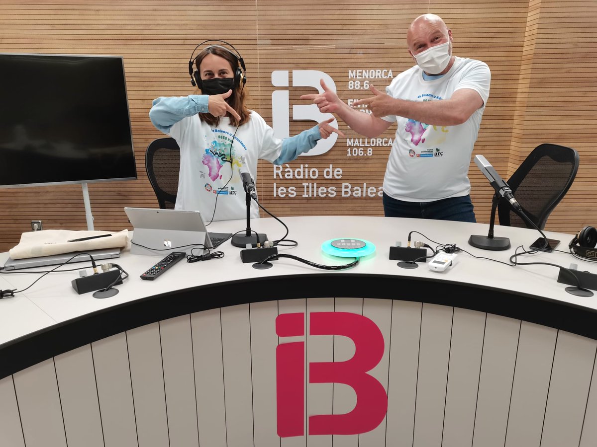 ElReplaIB3's tweet photo. A #elreplaIB3, @aracelibosch i David Oliver ja han donat el sus a la @cursaFVF2021 organitzada per @uctaib
Encara vos podeu inscriure per fer km i arribar entre tots a Anantapur 🚴🕺🏊♀️⛹️♀️🤽♂️🤸🏇🏃♀️ https://t.co/BspvMvZC1E https://t.co/kBaZFEAa2b