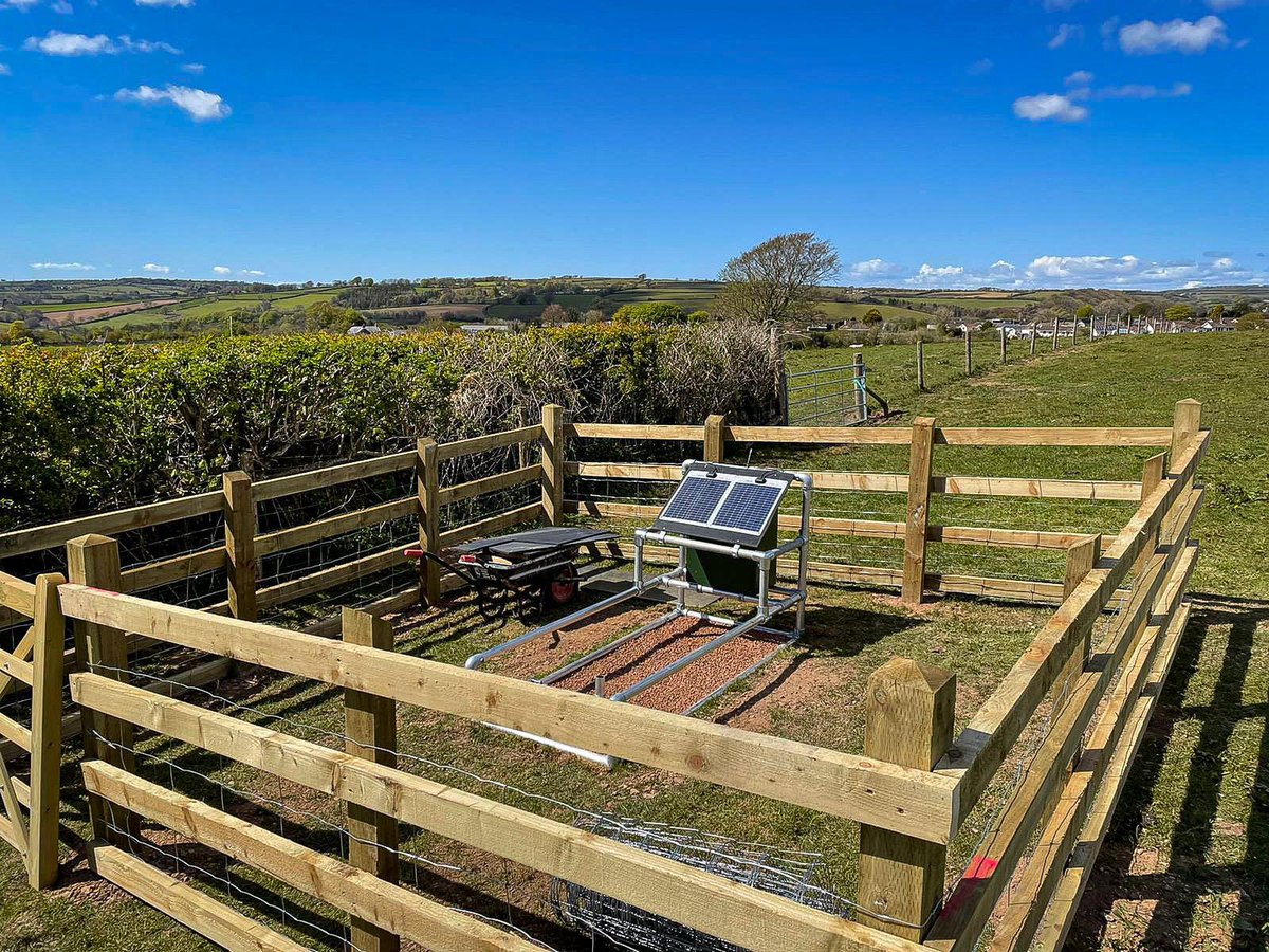 Starting the day with a brilliant update from <a href="/EnvAgencySW/">Environment AgencySW</a> <a href="/DCfieldteamsEA/">Field Operations EA</a> . New raingauge site at Britton Fleming to improve the flood warning service locally

A low impact project with FSC timber, no concrete and solar power. Dry today but might get tested by the rains soon!