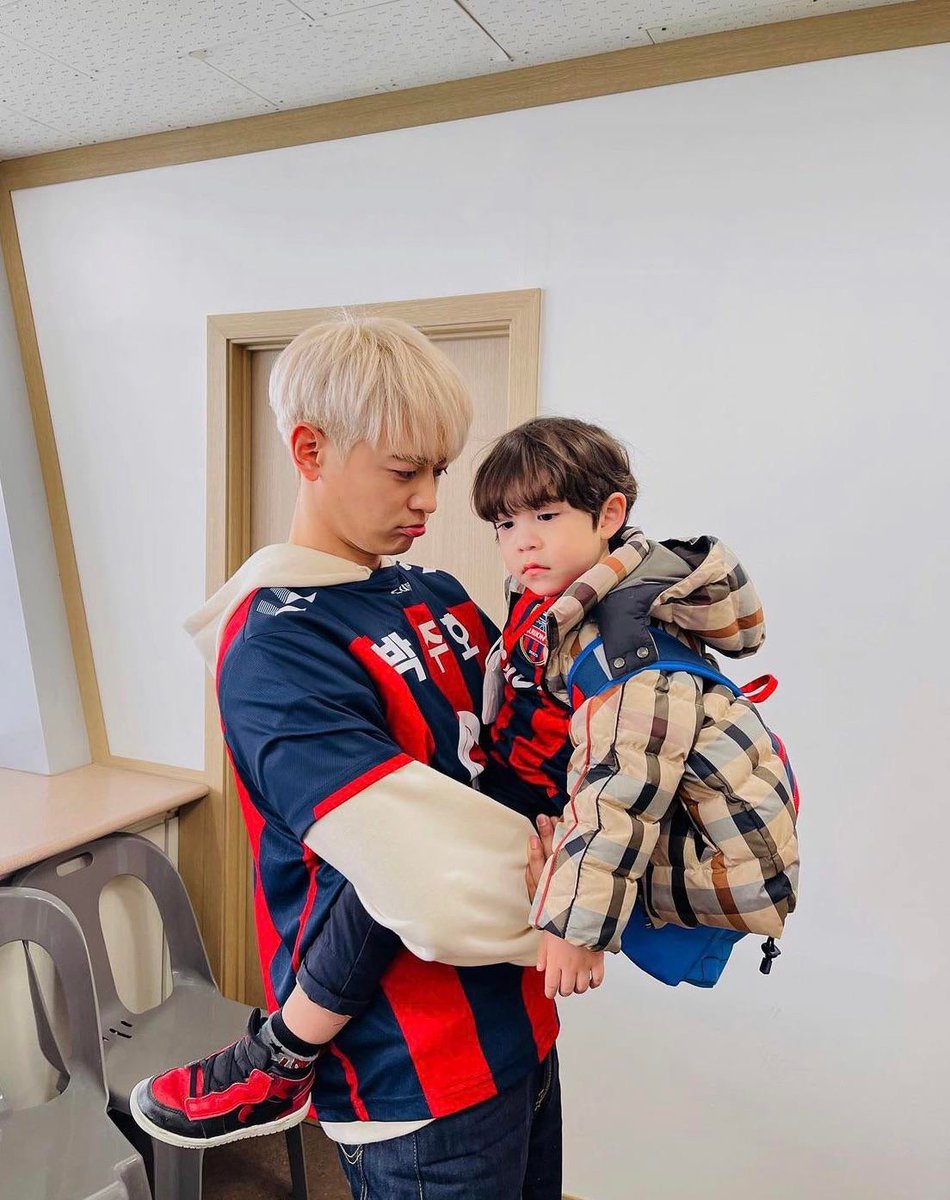ming being the cutest with kids 