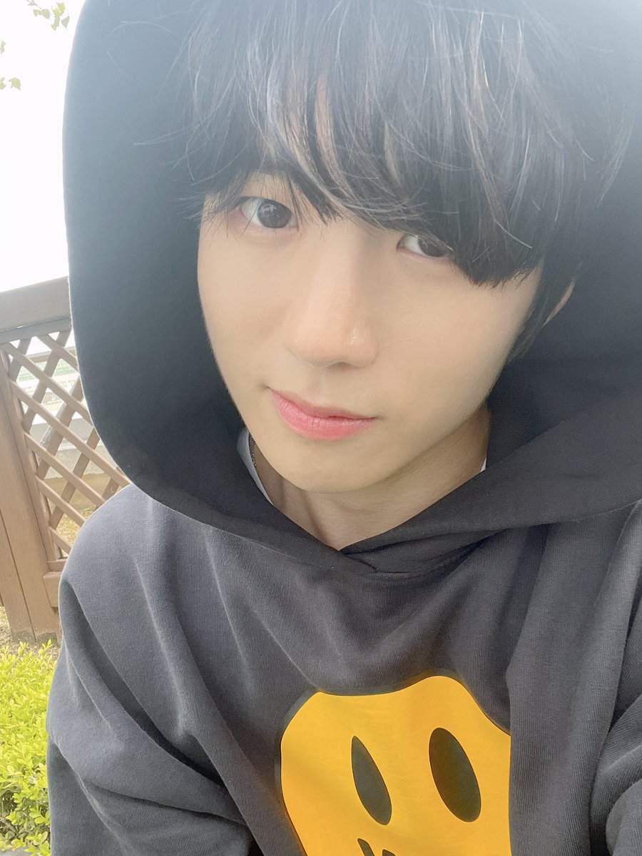 설레는 금요일이에요😉😎
Friday is the best day🙃😗

#사진찍을때외엔마스크썼지요🍃