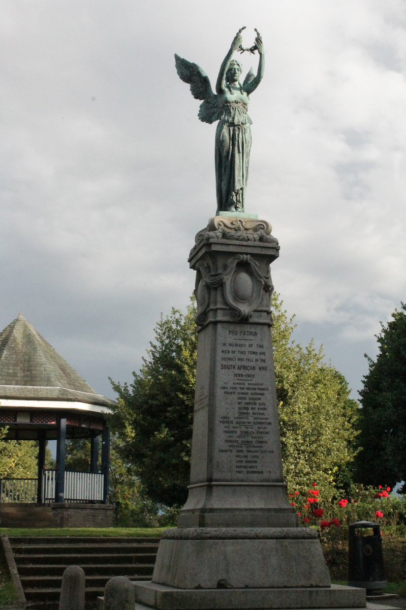 This #BoerWar memorial is located in a prominent and elevated position within Castle Park, where it forms a focal point.

The memorial was unveiled at its original location outside #Penrith Town Hall in a ceremony on 1 March 1906.

It was subsequently moved in 1964.

#Cumberland