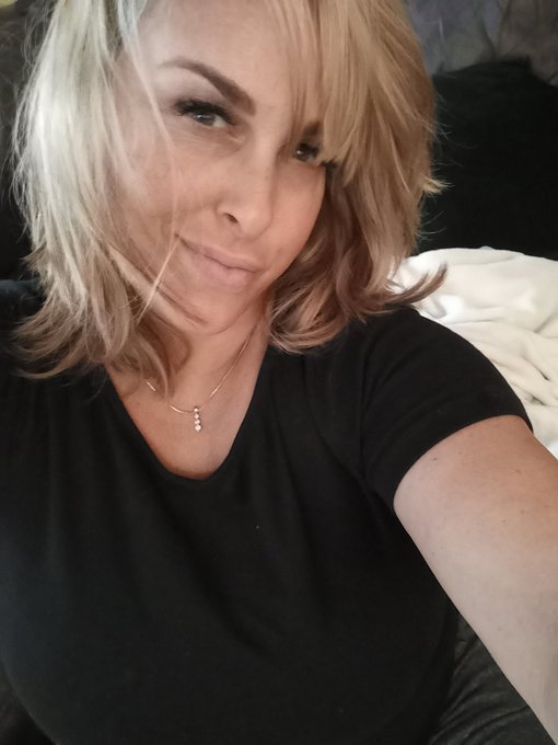 Messy hair day https://t.co/KSdb5Qop8T