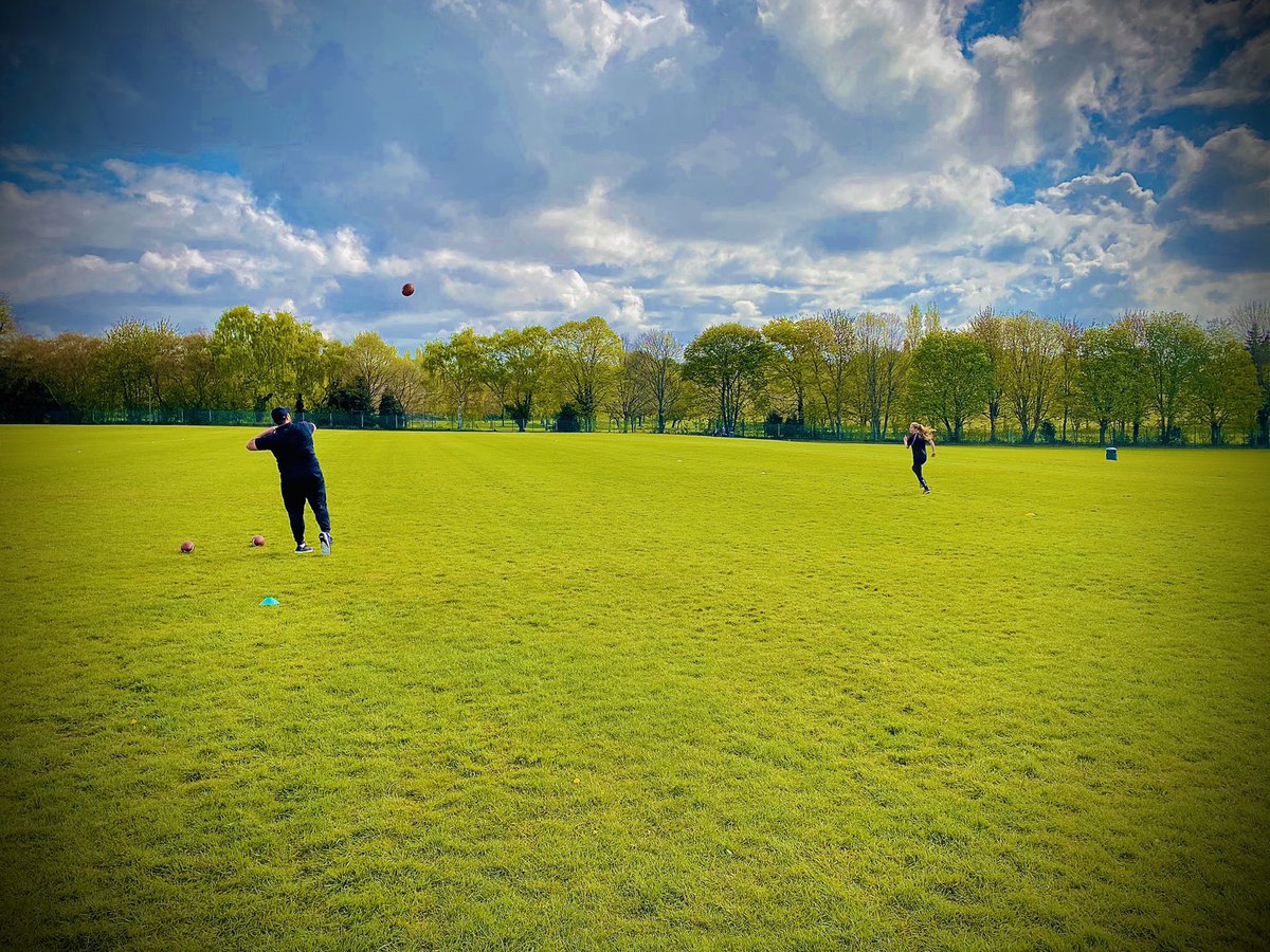 Mr. Sutton PE (@mrsuttonpe) on Twitter photo Great morning with <a href="/NottsArrows_AF/">NottinghamArrows</a> in PE this morning with some of the groups trying out American Football! Great morning with <a href="/NottsArrows_AF/">NottinghamArrows</a> in PE this morning with some of the groups trying out American Football!