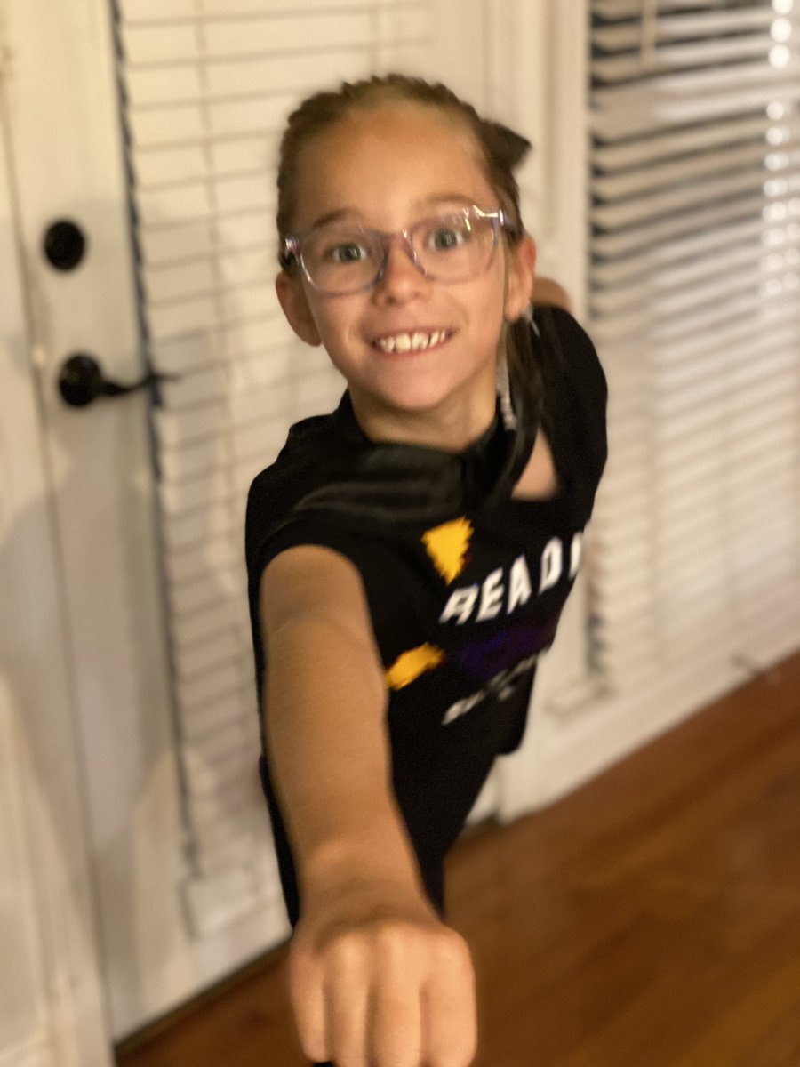 She’s ready to celebrate today! #readers <a href="/WillisTeach/">Megan Willis</a> @phylmus <a href="/WilliamHDryden/">William Dryden</a> <a href="/COBB_ELA/">Cobb ELA</a>