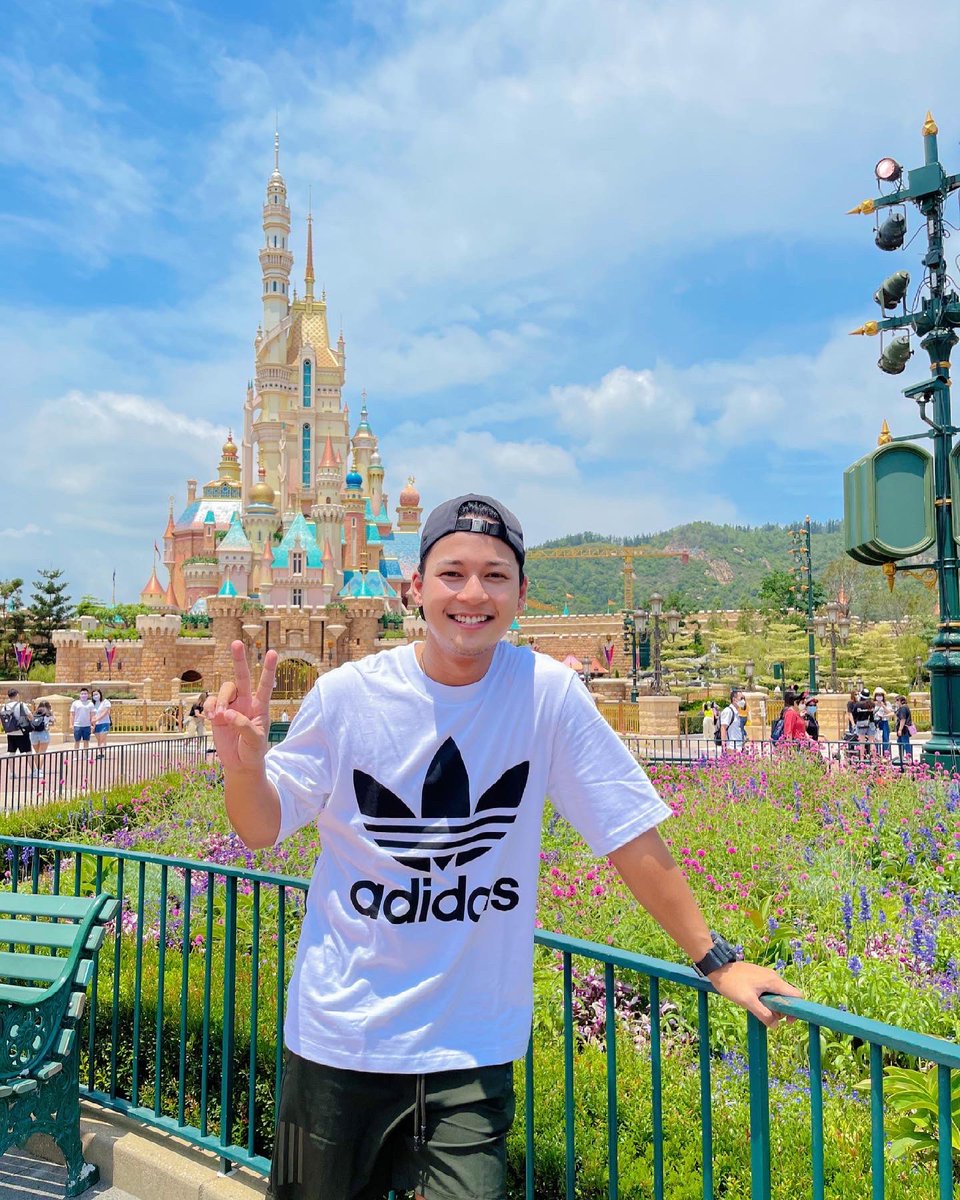 giobwelldone's tweet photo. MY NEW HOME!🏰✨

It has been a week and rehearsals are going on but until now it feels surreal! I still can’t imagine that I am now working in the happiest place on earth! LET’S DO THIS!!💪🏼 
I’LL MAKE YOU PROUD OF YOUR BOY!😉😁 https://t.co/GF3DHHLWDl