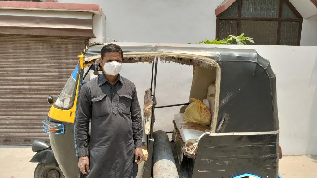 When I was juggling between two hospitals, attending my father and mother in shifts, there were no cabs ready to move around hospitals, relatives naturally wanted to take precautions and remain connected on phone, I found an auto driver Anis Bhai, a god sent angel. #COVID19