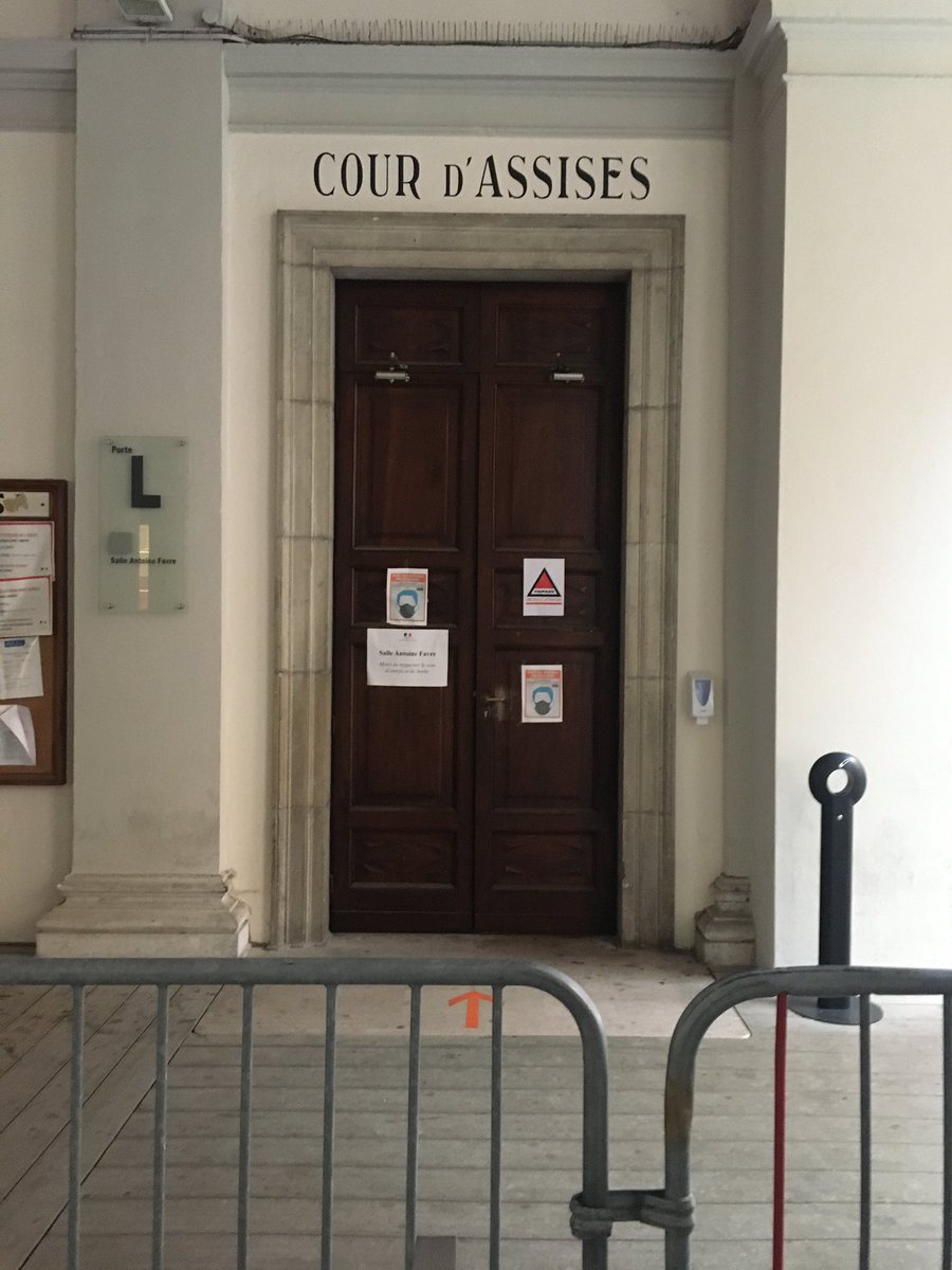 Procès de Nordahl #Lelandais : jour 5. Derrière cette porte, l’accusé s’apprête à être interrogé sur les faits. Va-t-il modifier sa version ? Celle d’une bagarre qui a mal tourné. Photo de ma partenaire sans qui je ne serais rien <a href="/Julie_Janus/">Julie Janus</a> Belle journée, bon LT. <a href="/LCI/">LCI</a>