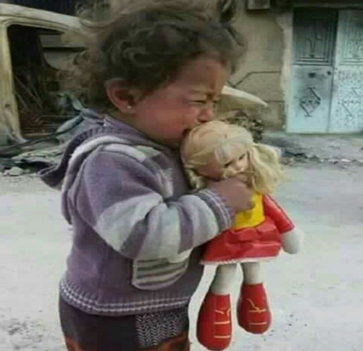 Sara39362921's tweet image. The children who suffer the most do not understand war or hunger.
They need fathers to support them and mothers to embrace them and raise them with love.
But what is their share of life?
#FreePalestine
#القدس_أقرب