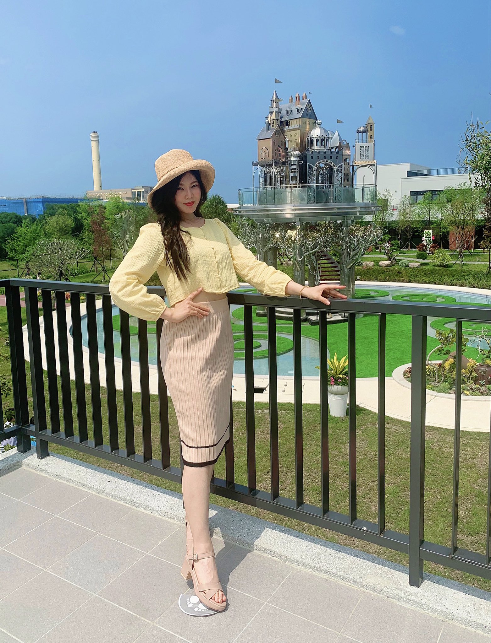 O Xrhsths 模特兒牛奶sto Twitter 今天來到宜蘭healtdeva 赫蒂法莊園 壯觀的美麗景象讓我喜出望外 走進莊園彷彿來到歐洲皇室城堡般 莊園內最吸睛的焦點 空中城堡 近看就像是博物館裡的高級藝術品 周圍有童話鏡池環繞著 每個人此生必定要來訪一次呀
