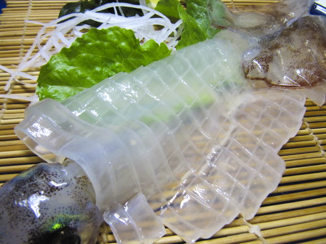 AutoKanko's tweet photo. 【日帰ツアー】6月19日(日) 福山発
絶品！須佐男命イカ

🌊鮮度の極み🌊
"活きケンサキイカ”だけが名乗れる「男命いか」
弾力に富みながら、やわらかくコリコリ！
県内わずか12店😳の認定店で、
甘みと旨みの絶品食材を堪能！

✨幻想のトロッコ遊覧
🗻絶景ホルンフェルス も😉

#福山市 #バス旅 https://t.co/ZaW5Kd1xra